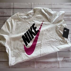 Nike Women’s T-Shirt